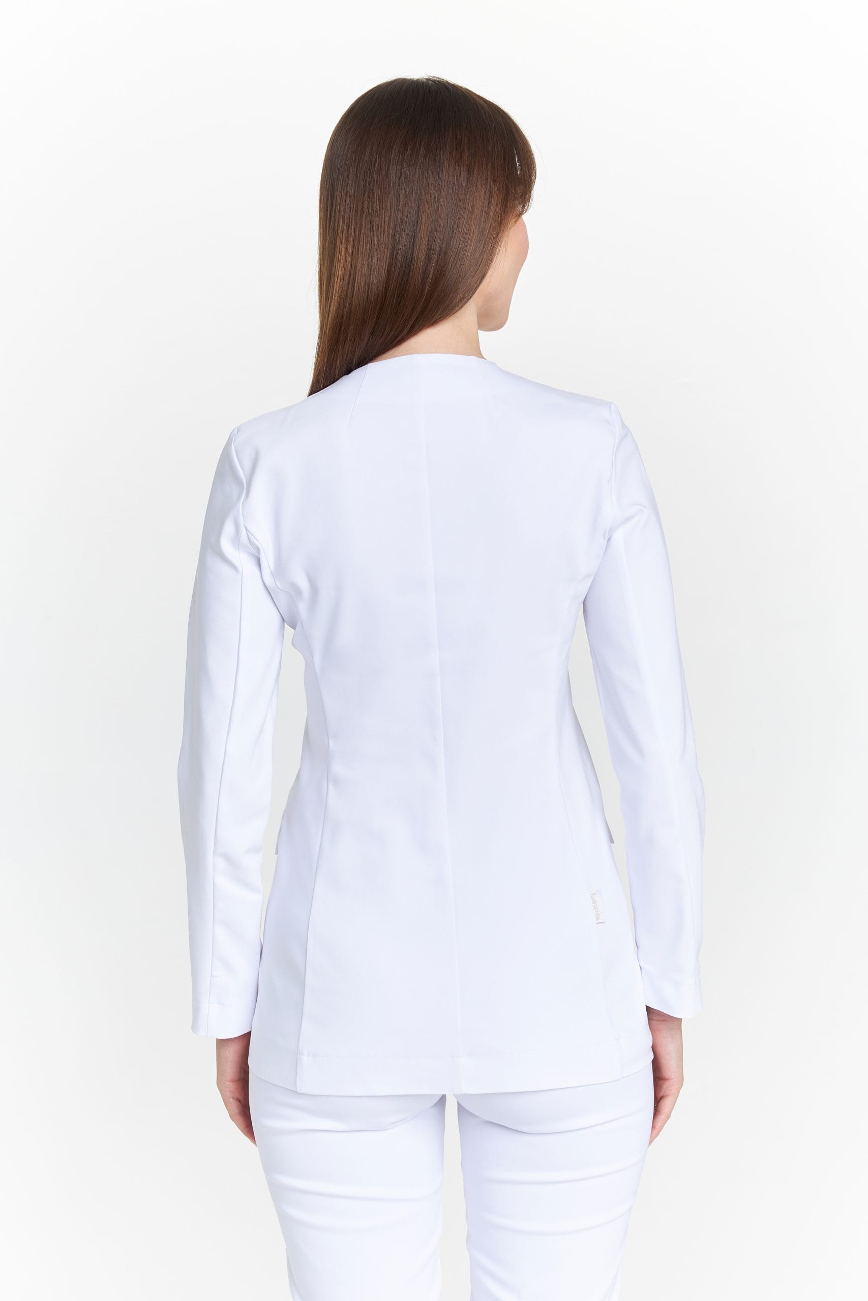 Női orvosi köpeny prémium nyakkivágással FEHÉR