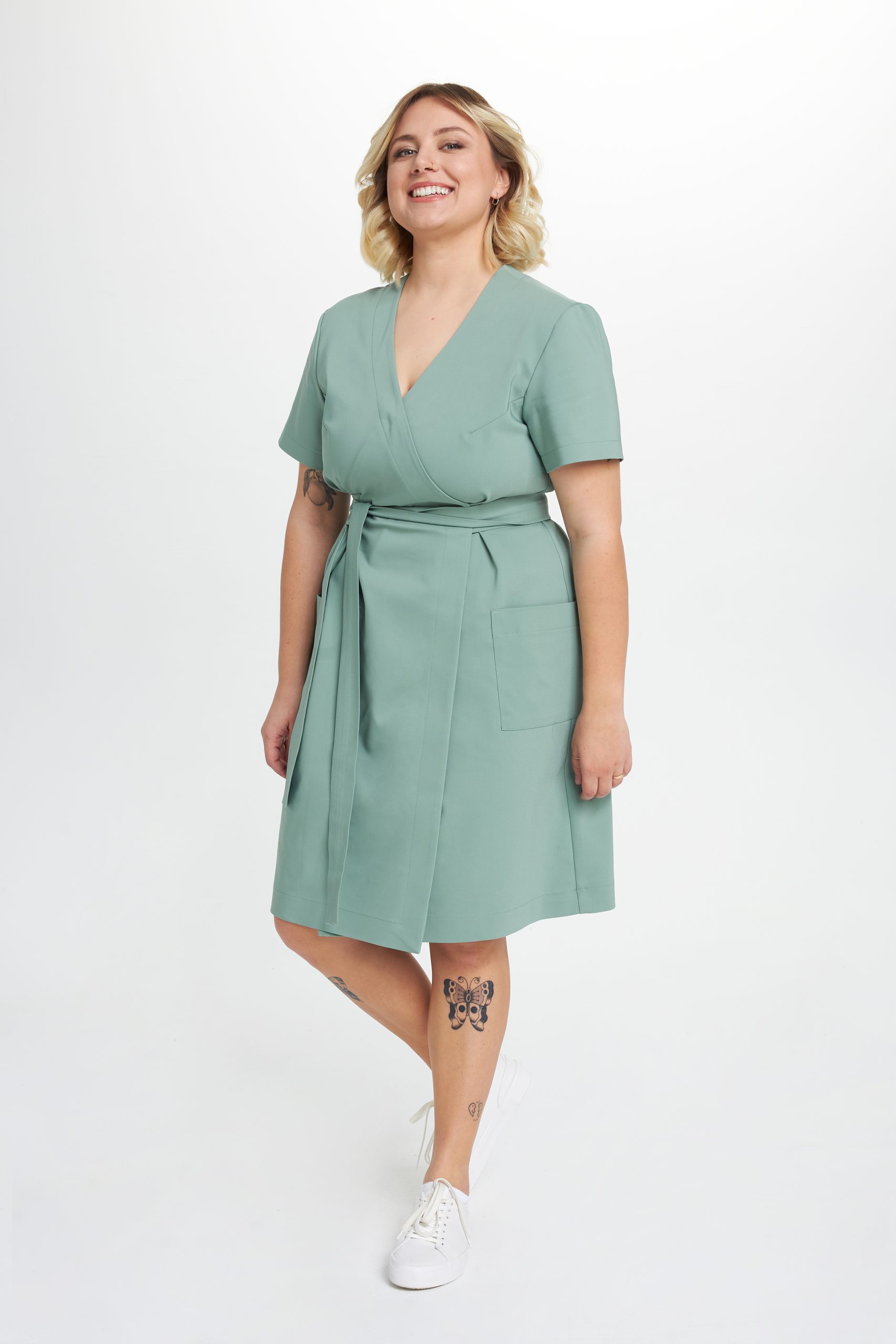 Sukienka medyczna kopertowa z krótkim rękawem Premium SZAŁWIA OUTLET