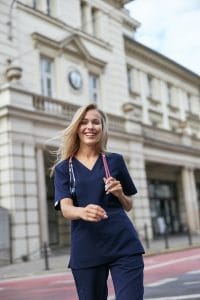 Bluzka medyczna damska scrubs Basic GRANAT