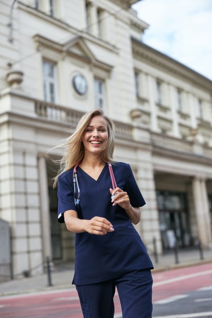 Bluzka medyczna damska SCRUBS w kolorze Granatowym. uniformy medyczne premium