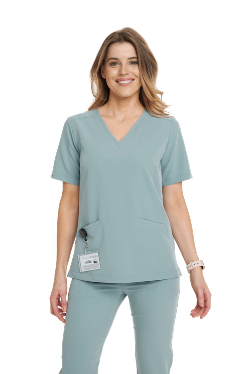 Kobieta w nowoczesnym, komfortowym uniformie medycznym w kolorze mięty.