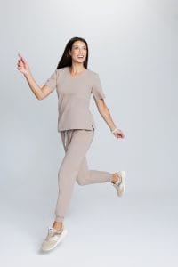 Spodnie medyczne damskie joggery scrubs Basic LATTE