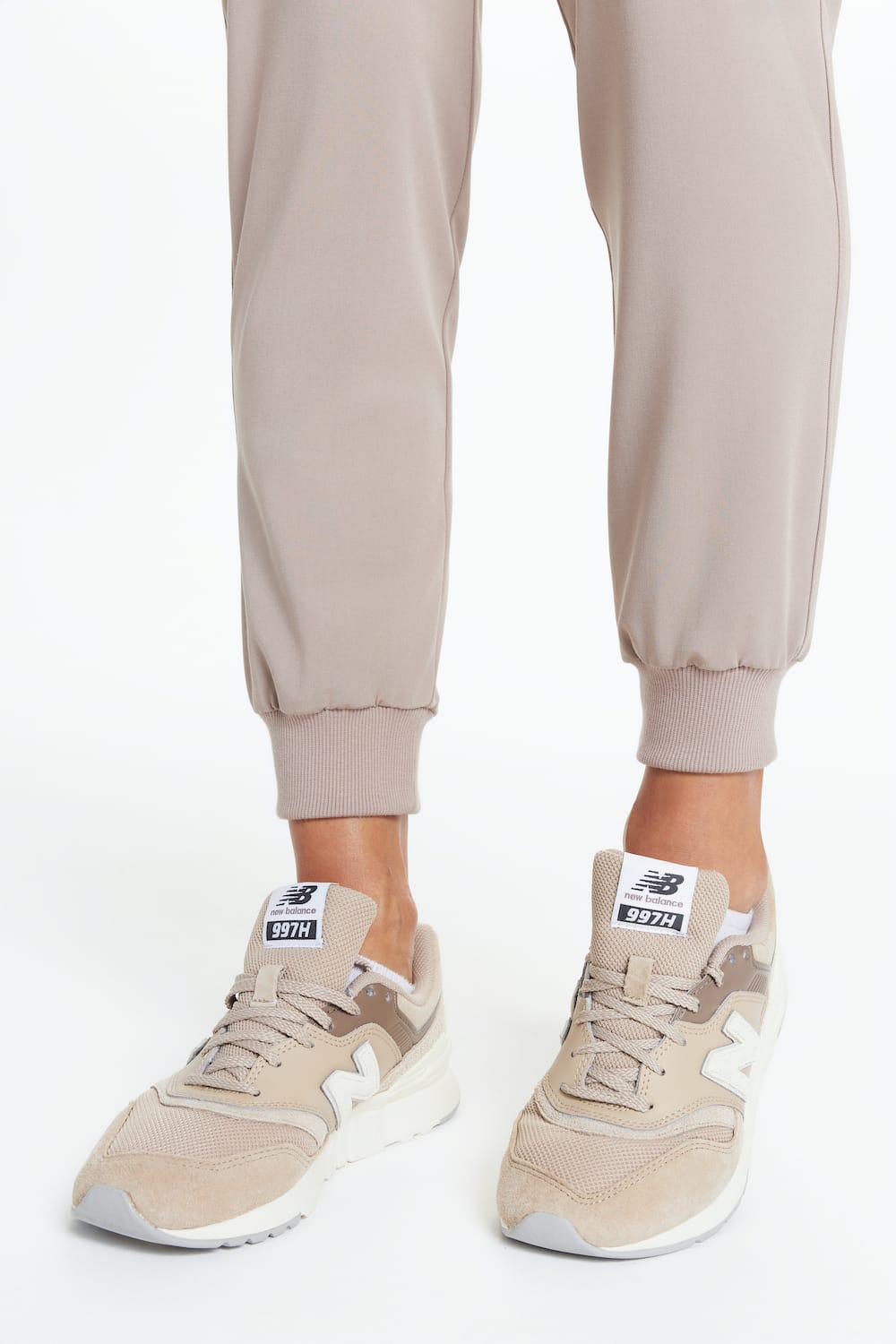 Spodnie medyczne damskie joggery scrubs Basic LATTE
