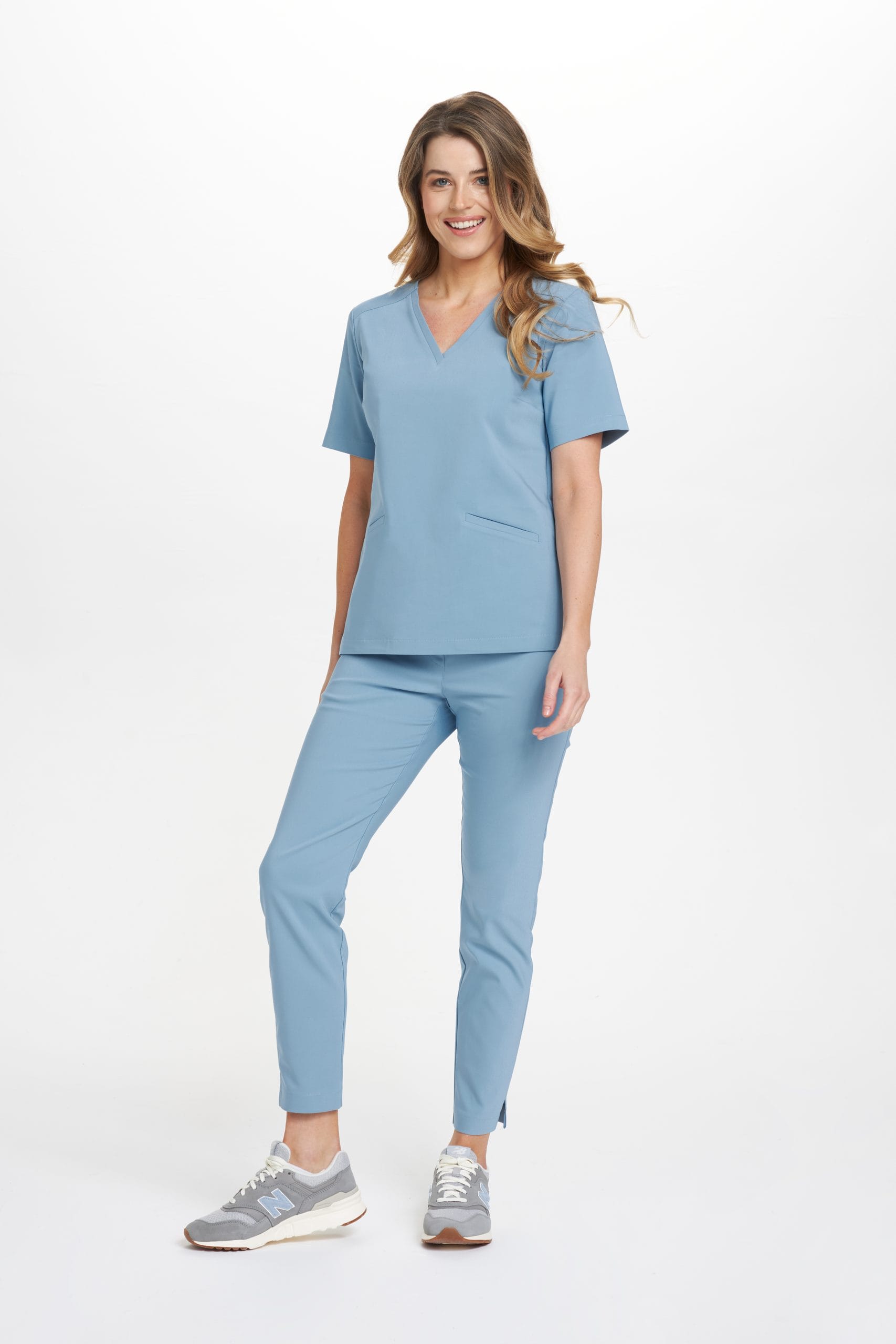 Pantaloni medici dritti da donna SCRUBS in blu della collezione BASIC