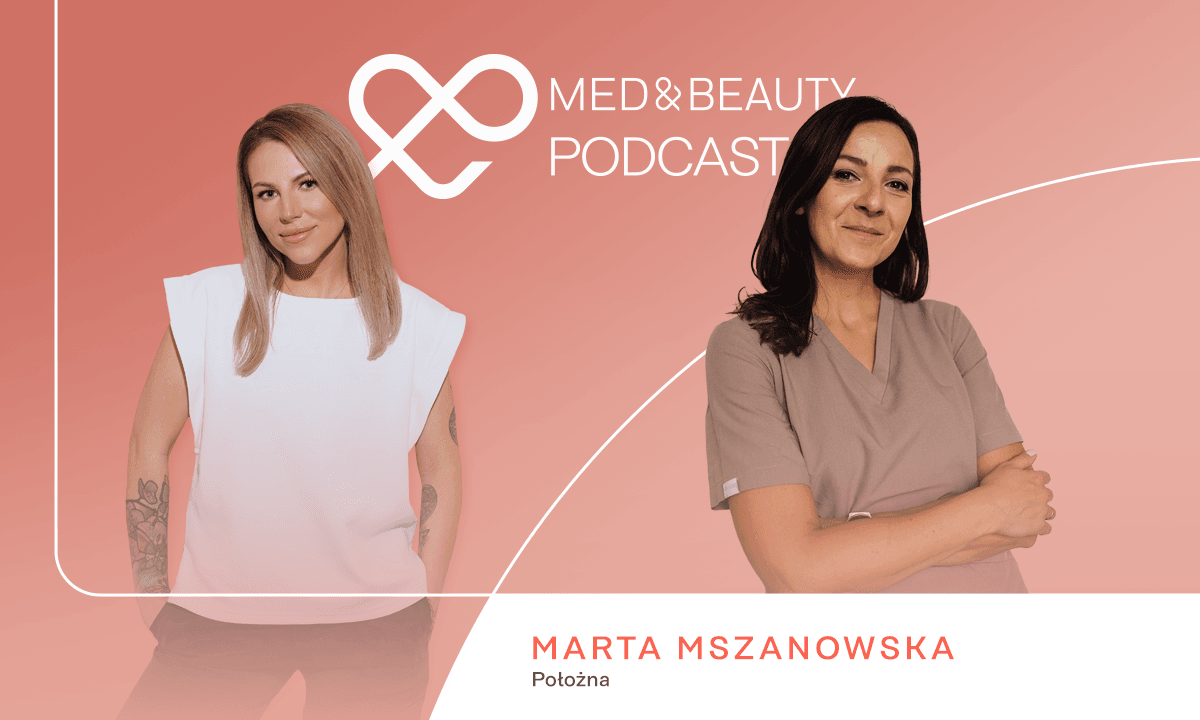 Dwie kobiety promujące podcast Med&Beauty, jedna ubraną w medyczny strój.