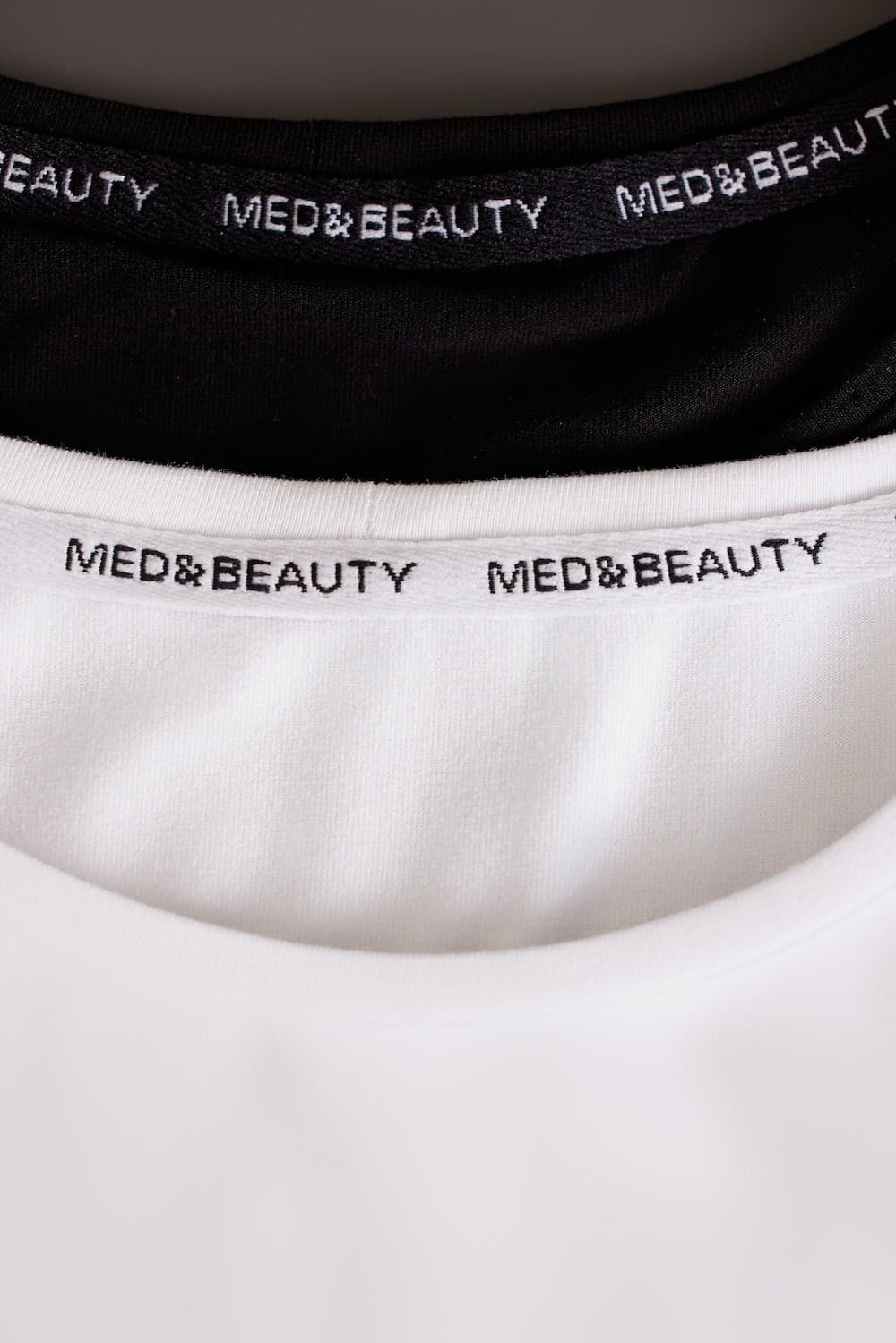 Női orvosi hosszú ujjú fehér