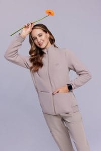 Női orvosi fleece felső LATTE