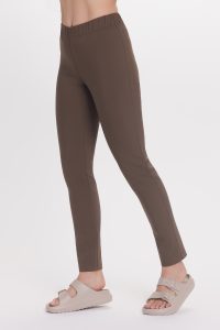 Spodnie medyczne damskie przylegające Premium Mleczna Czekolada